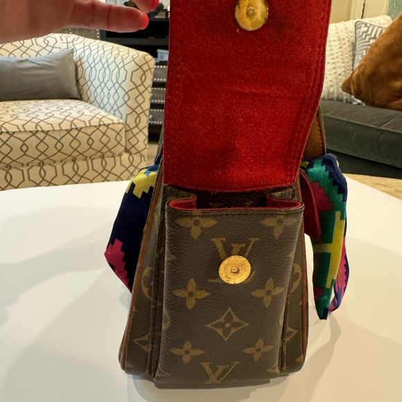 Louis Vuitton Excentri-Cité Handbag - Picture 13 of 16